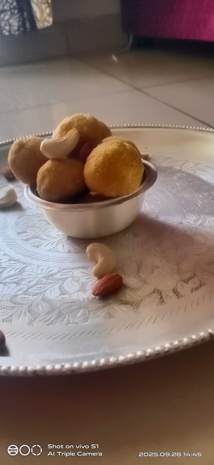 Dry Fruit Besan Laddu