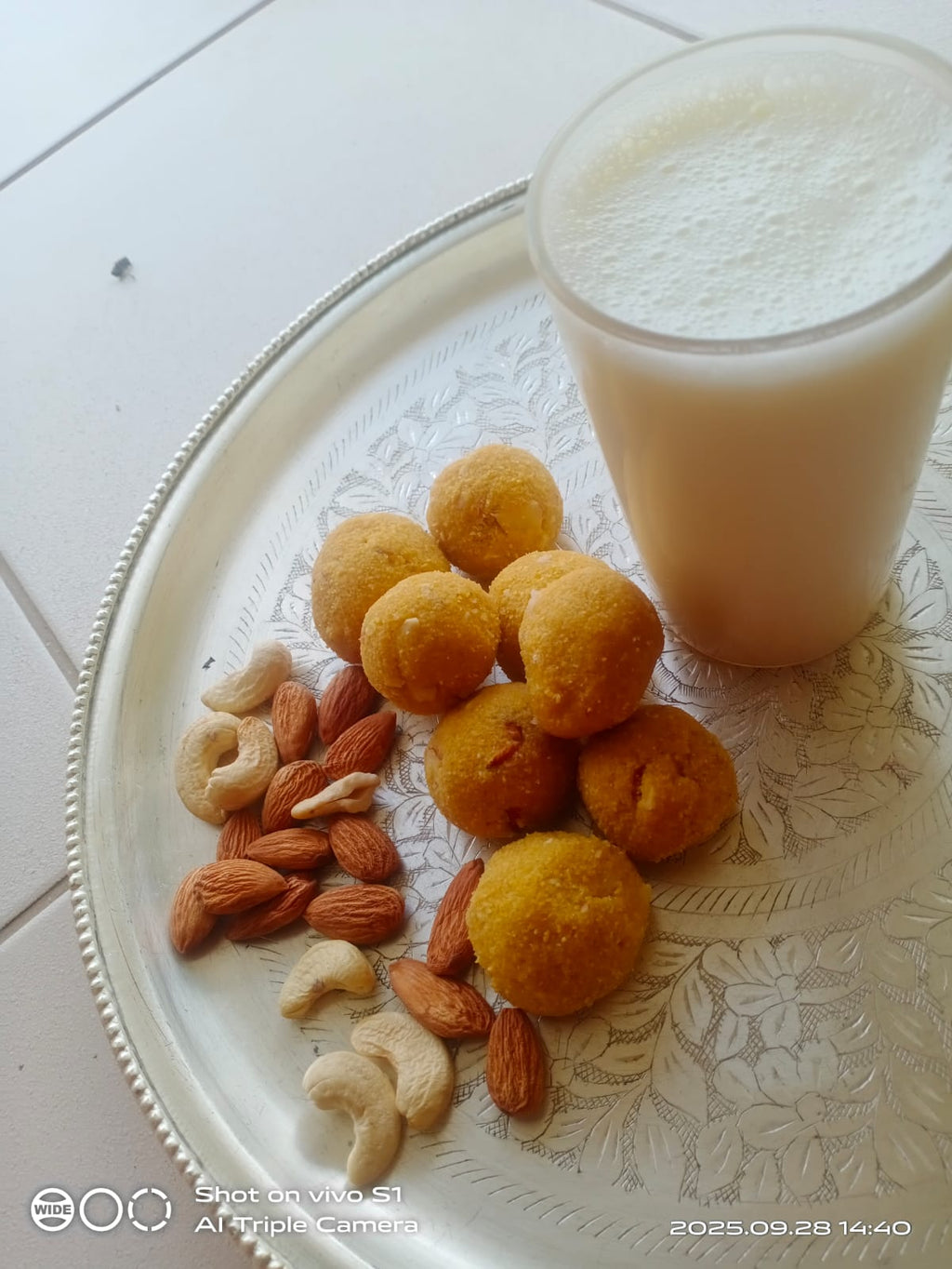 Dry Fruit Besan Laddu