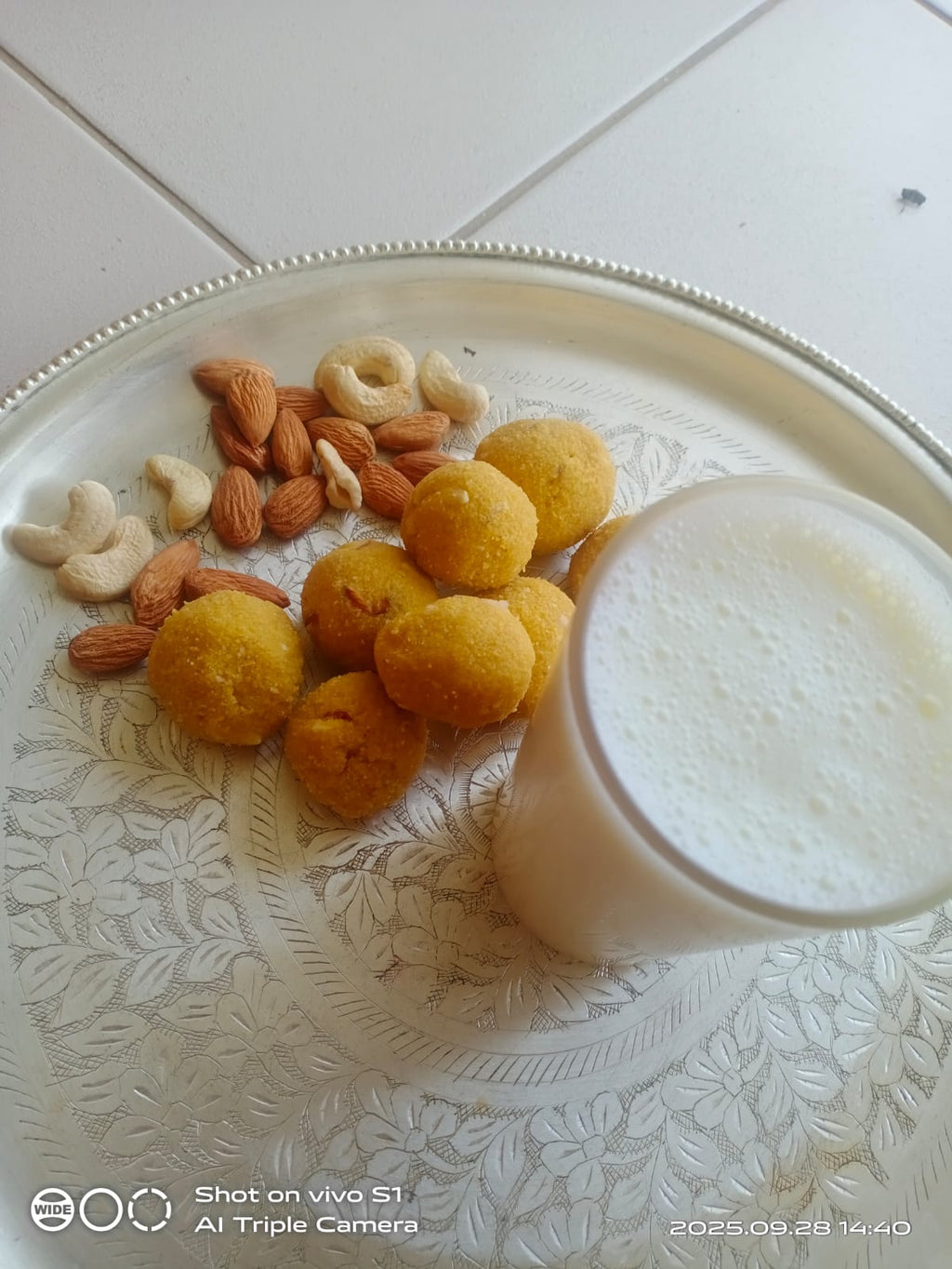 Dry Fruit Besan Laddu